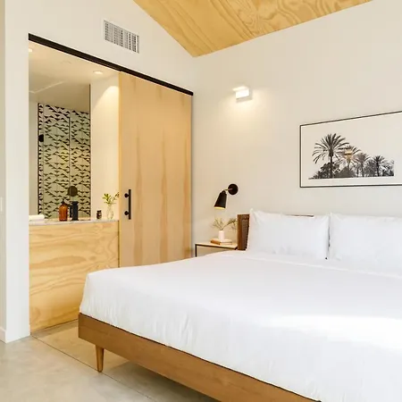 Blackhaus B10 By Avantstay Modern Room Pool